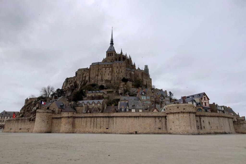 La Mer, A La Campagne En Normandie, Proche Du Mont St Michel